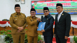 Di Daerah Lain Mulai Pecah Kongsi, Bupati dan Wakil Bupati Tanah Datar Kompak Banget, Bergantian Bacakan Nota Jawaban di DPRD