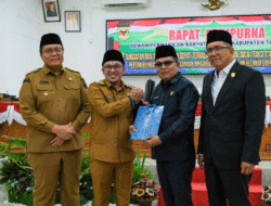 Di Daerah Lain Mulai Pecah Kongsi, Bupati dan Wakil Bupati Tanah Datar Kompak Banget, Bergantian Bacakan Nota Jawaban di DPRD 7 Di Daerah Lain Mulai Pecah Kongsi, Bupati dan Wakil Bupati Tanah Datar Kompak Banget, Bergantian Bacakan Nota Jawaban di DPRD