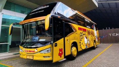 Bus KYM Trans yang miliki kelas grand captain.