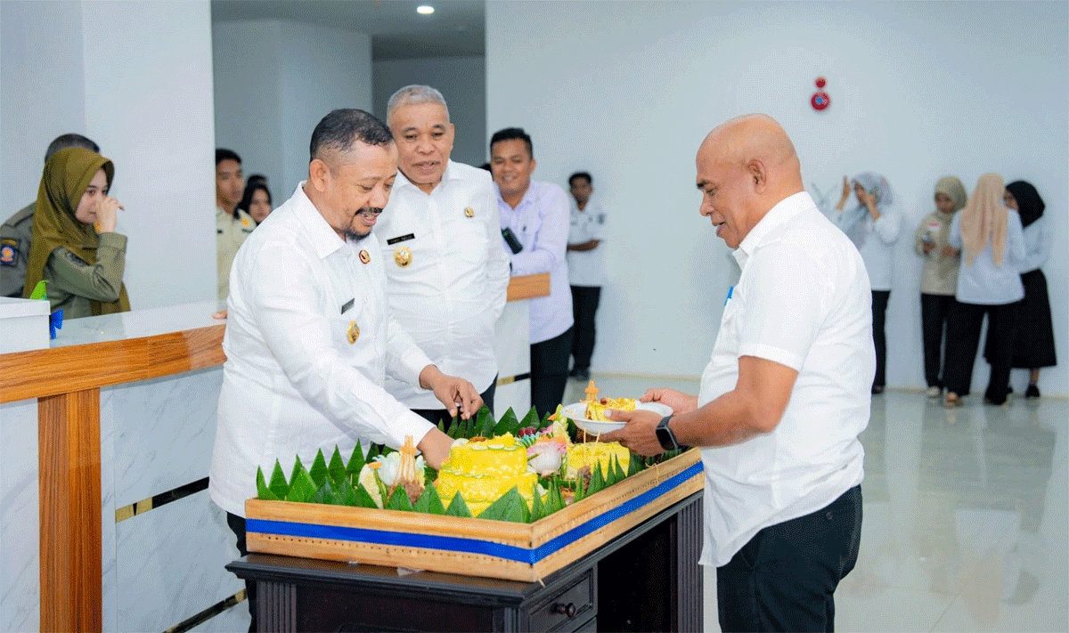 Bupati Azhari menggelar syukuran sederhana dalam rangka memperingati hari ulang tahunnya yang ke-49.