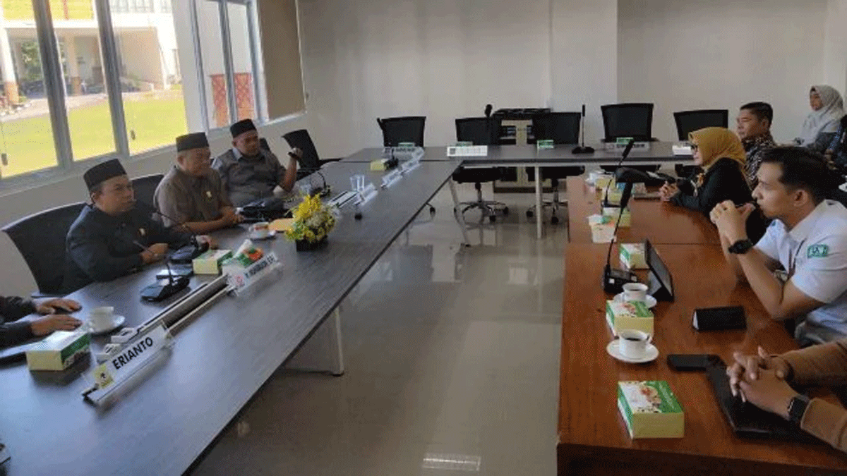 Dewan Perwakilan Rakyat Daerah (DPRD) Padang hearing dengan management RSUD Rasidin, BPJS Padang dan Dinas Kesehatan, Senin (2/6/2025).