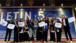 Para pemenang lomba essai tingkat nasional.