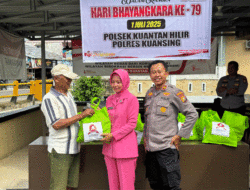 Meriahkan HUT Bhayangkara, Polsek Kuantan Hilir Bagikan Sembako ke Warga 6 Meriahkan HUT Bhayangkara, Polsek Kuantan Hilir Bagikan Sembako ke Warga