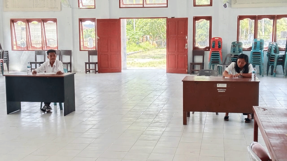 Dua calon perangkat Desa Tuhegeo II ikuti seleksi di aula kantor camat
