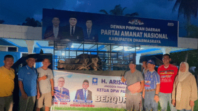 Penyerahan sapi kurban.