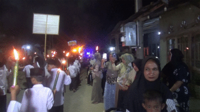 Pawai obor meriahkan penyambutan tahun baru di Nagari Sikabau, Kecamatan Pulau Punjung, Dharmasraya, Kamis (27/6/2025) malam.