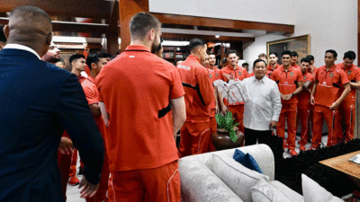 Pemain timnas Indonesia bersama Presiden Prabowo Subianto. (pssi)