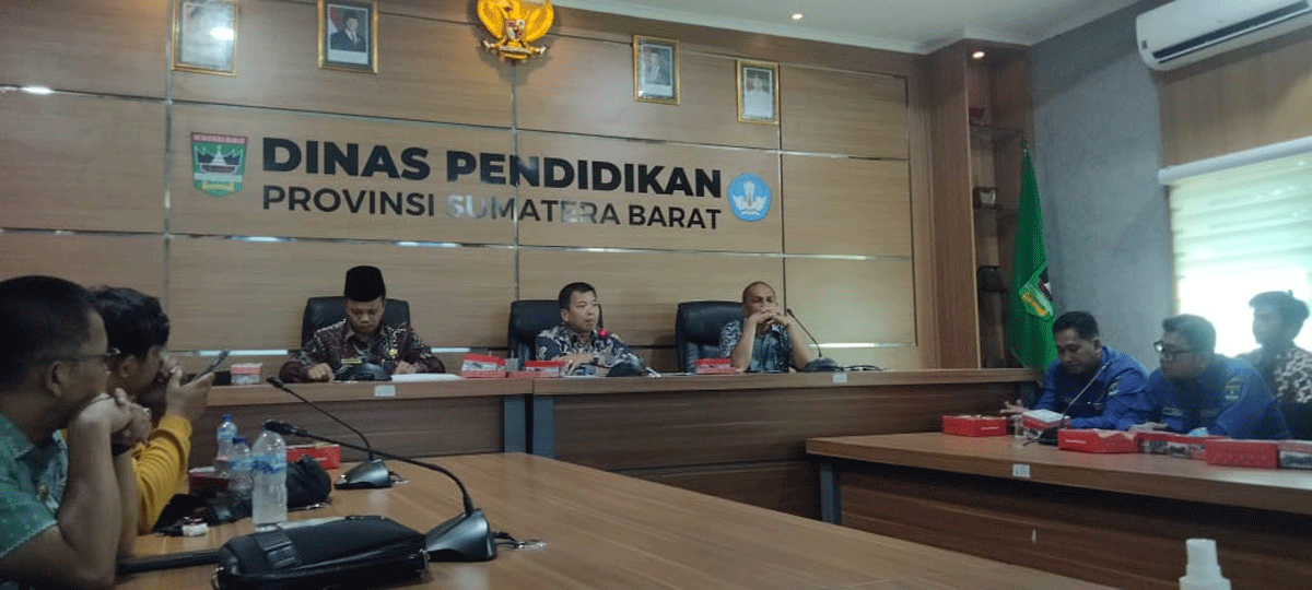 Pertemuan di Dinas Pendidikan Sumbar.
