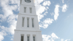 Titiek Soeharto Terkesima dengan Keunikan Angka 4 di Jam Gadang