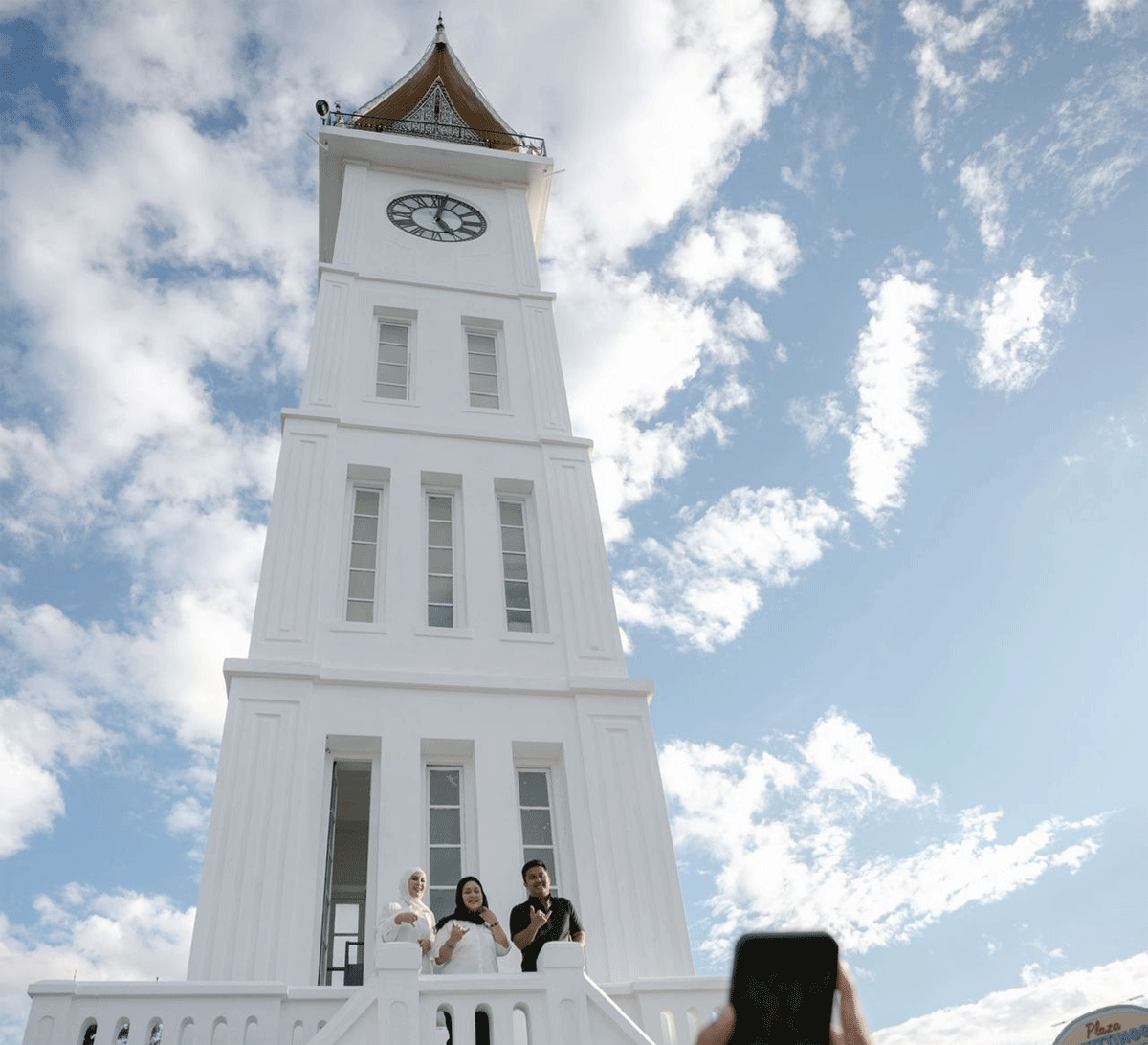 Wakil Gubernur Sumatera Barat, Vasko Ruseimy menyambut kunjungan kerja Ketua Komisi IV DPR RI, Siti Hediati Haryadi atau Titiek Soeharto, ke Bukittinggi.