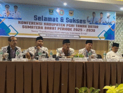 Dilantik Ketua PGRI Sumbar, Edial Yuspita Kembali Pimpin PGRI Tanah Datar