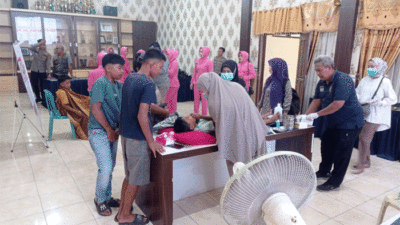 Sunatan massal di Polres Pasaman.