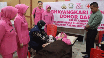 Donor darah di Gedung Tatag Trawang Tungga, Mapolres Bungo, Kamis (26/6/2025).