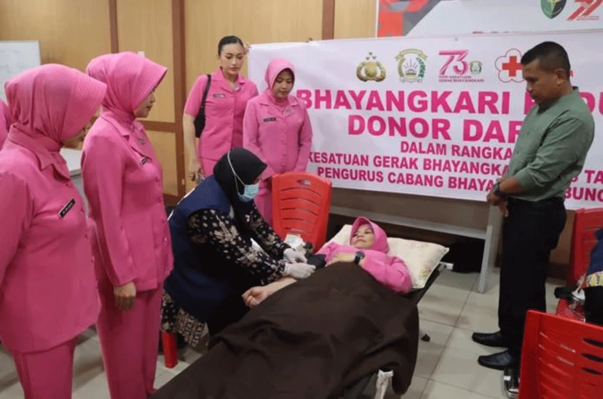 Donor darah di Gedung Tatag Trawang Tungga, Mapolres Bungo, Kamis (26/6/2025).