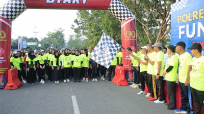 Peserta lomba lari dilepas secara resmi.