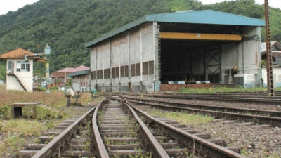 Rel kereta api di Padang Panjang. (Kominfo)