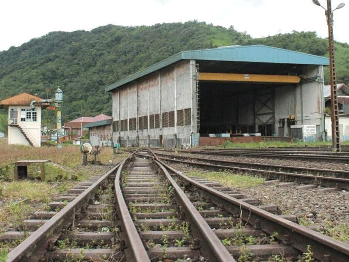Rel kereta api di Padang Panjang. (Kominfo)