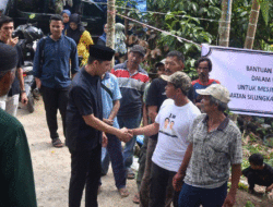 Presiden Prabowo Serahkan Sapi Kurban untuk Warga Talang Tuluih, Wali Kota Riyanda Tinjau Proses Penyembelihan 11 Presiden Prabowo Serahkan Sapi Kurban untuk Warga Talang Tuluih, Wali Kota Riyanda Tinjau Proses Penyembelihan