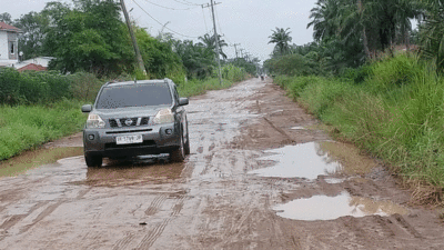 Jalan provinsi yang rusak parah di Serdang Bedagai.
