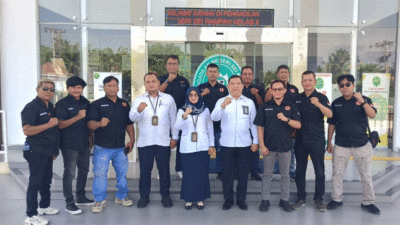 Foto bersama setelah peremuan.