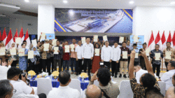 Menteri AHY Serahkan 160 Sertipikat Tanah ke Pemda dan Masyarakat Sulteng