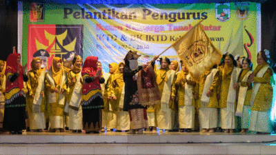Bupati Tanah Datar Eka Putra dan rombongan hadiri pelantikan pengurus IKTD dan Bundo Kanduang IKTD Pelalawan di Pangkalan Kerinci, Sabtu (26/7/2025) malam.
