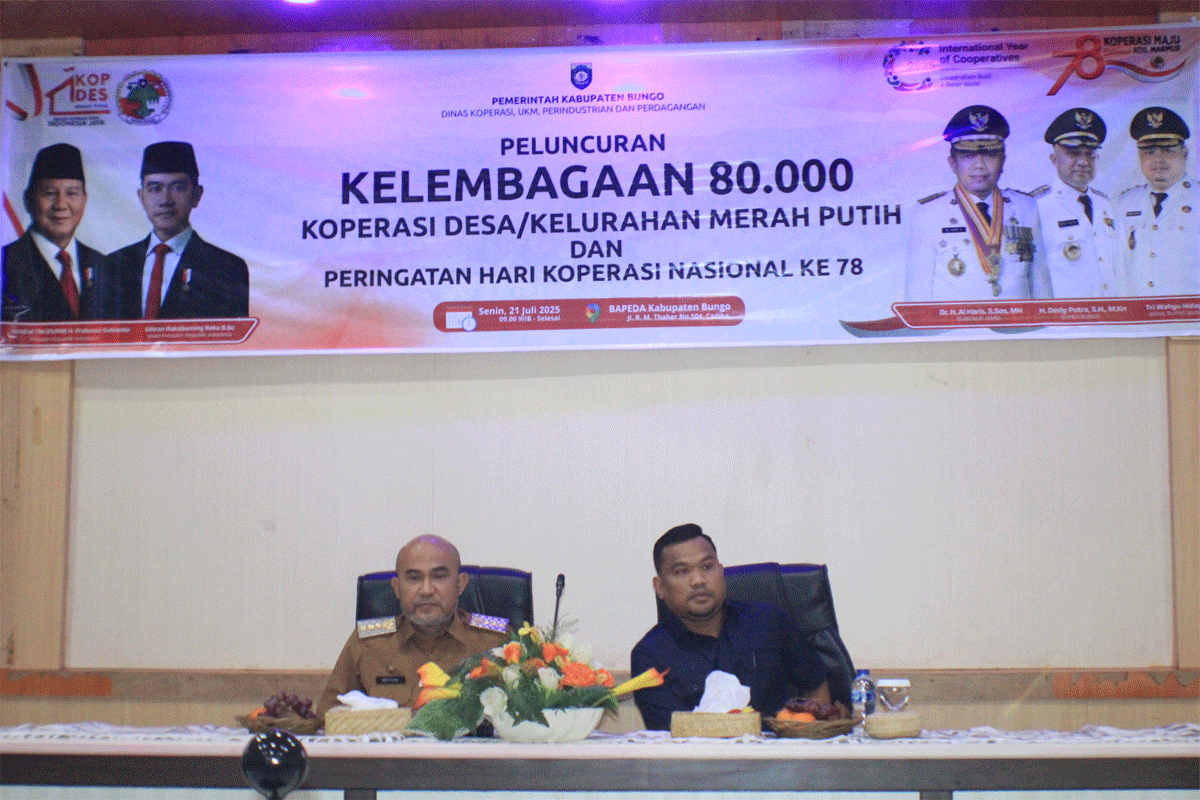 Bupati Dedy Putra mengikuti peluncuran Kopdes Merah Putih dari di aula Bappeda Pemkab Bungo. (kominfo)