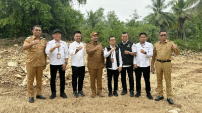 Bupati Buton Tengah dan jajaran pemkab foto bersama.