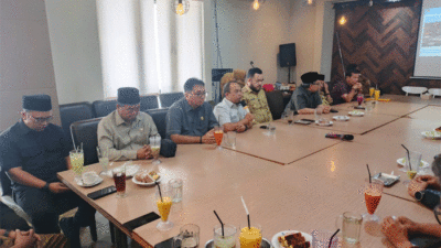 Diplomasi rumah makan pun dilakukan Wali Kota Fadly Amran.