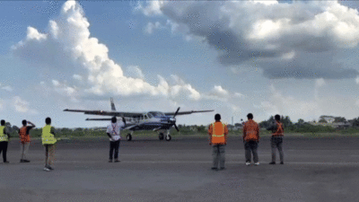 Pesaeat yang digunakan untuk menebar garam di langit Jambi.