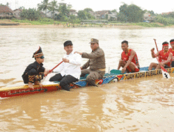 Salam Kayuah, Gubernur Riau dan Dikha Mendayung Jalur di Batang Kuantan