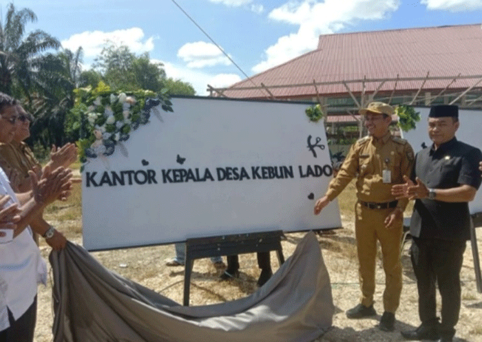Peresmian kantor desa.