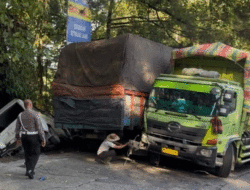 Kecelakaan Beruntun di Sitinjau Lauik, Minibus L-300 Nyaris Masuk Jurang