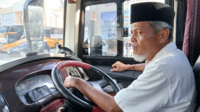 Mak Edi, Driver Senior NPM Asal Tanah Datar yang Selalu Bawa Jemaah Haji