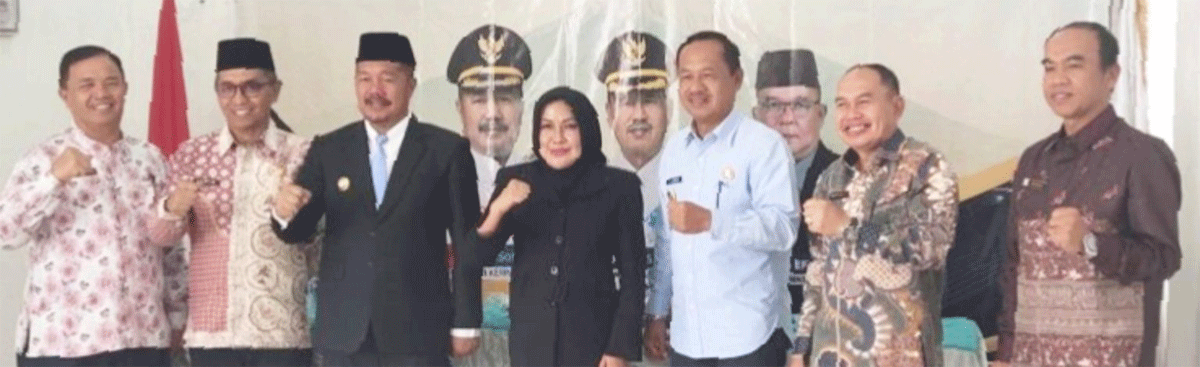 Foto bersama usai pelantikan.