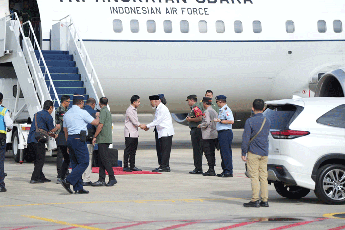 Wapres tiba di Bandara Internasional Minangkabau (BIM), Kabupaten Padang Pariaman, sekitar pukul 08.50 WIB menggunakan pesawat Indonesian Air Force TNI Angkatan Udara A-7305.