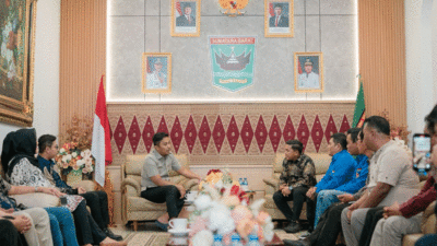 Wali Kota Sibolga, Akhmad Syukri Nazry Penarik, bersama Ketua DPRD Kota Sibolga dan sejumlah pejabat daerah, datang langsung ke kediaman Wagub Sumbar, Jumat (18/7/2025).
