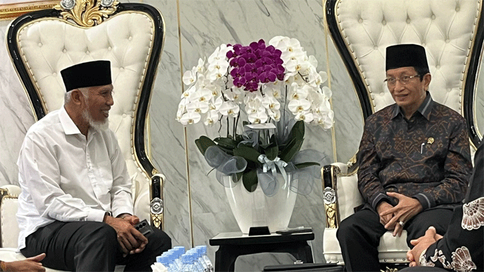 Gubernur Mahyeldi Ansharullah melakukan kunjungan kerja ke Kantor Kementerian Agama RI dan bertemu dengan Menteri Agama, Prof. Nasaruddin Umar, Kamis (17/7/2025).