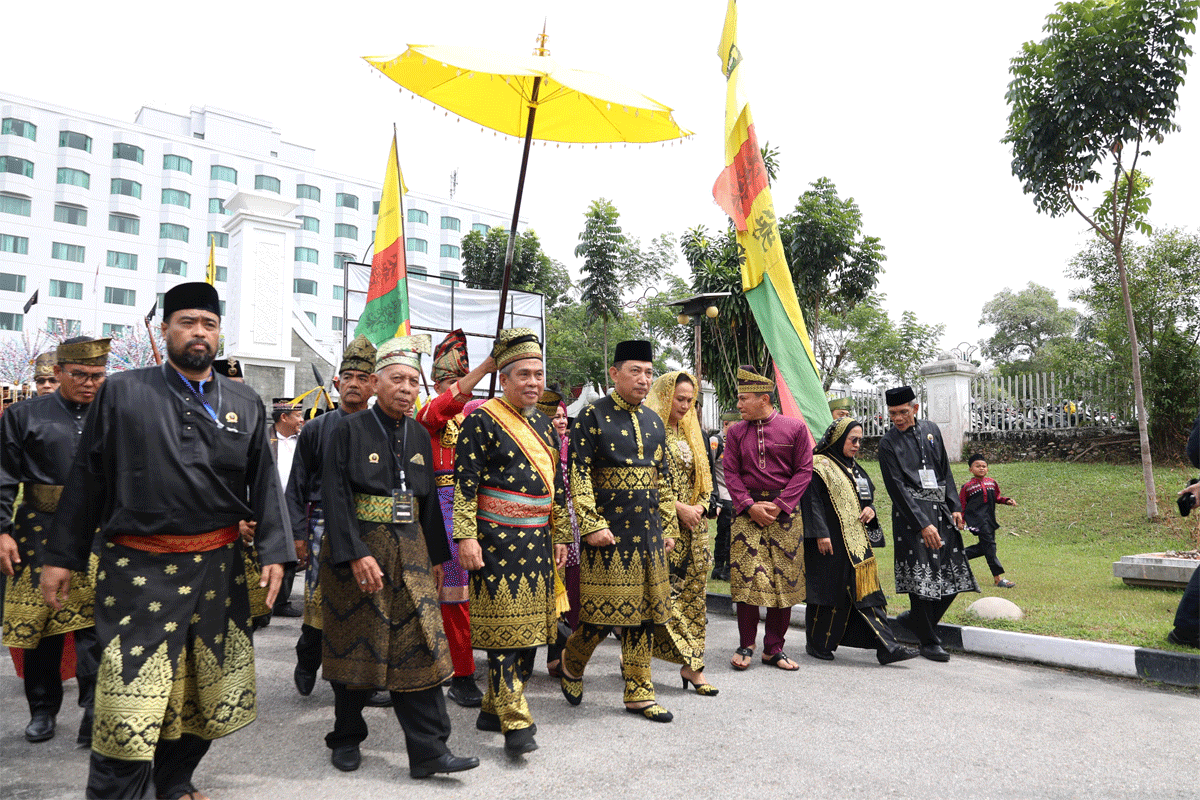 Rombongan menuju lokasi acara