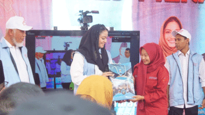 Gubernur, bupati dan wabup meninjau toko yang dikelola KOPDES Merah Putih Nagari Sungai Duo.