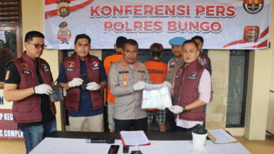 Satresnarkoba Polres Bungo berhasil ungkap kasus tindak pidana narkotika jenis sabu dengan mengamankan dua laki-laki beserta barang bukti sabu.