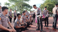 Tradisi perayaan kenaikan pangkat.