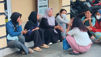 Puluhan ibu rumah tangga (IRT) di Kabupaten Serdang Bedagai (Sergai), Sumatera Utara, mengaku menjadi korban penipuan arisan online dan investasi bodong.