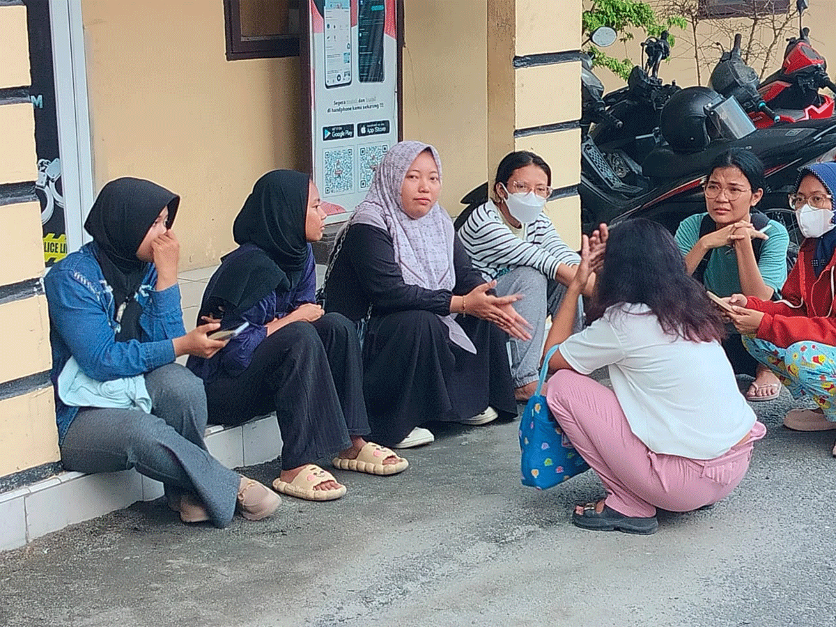 Puluhan ibu rumah tangga (IRT) di Kabupaten Serdang Bedagai (Sergai), Sumatera Utara, mengaku menjadi korban penipuan arisan online dan investasi bodong.