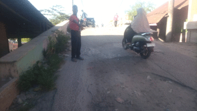 Nyaris Tewas, Dua Pengendara Sepeda Motor Tertabrak Truk di Tanjakan Jembatan Nagur