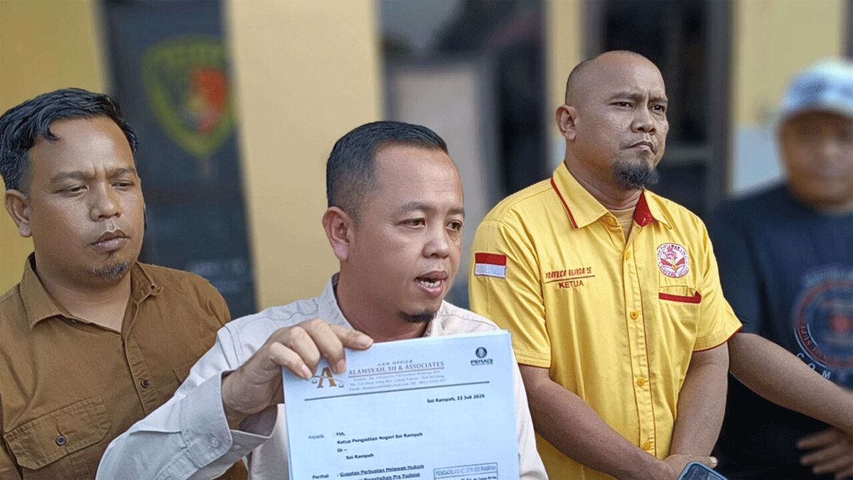 Kuasa hukum terlapor berikan keterangan pers