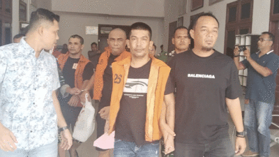 Kejaksaan Negeri (Kejari) Serdang Bedagai resmi menerima penyerahan tiga tersangka dan barang bukti kasus pembacokan terhadap seorang jaksa Kejari Deli Serdang. Penyerahan tahap II ini dilakukan oleh Kepolisian Daerah Sumatera Utara, Kamis (24/7/2025).
