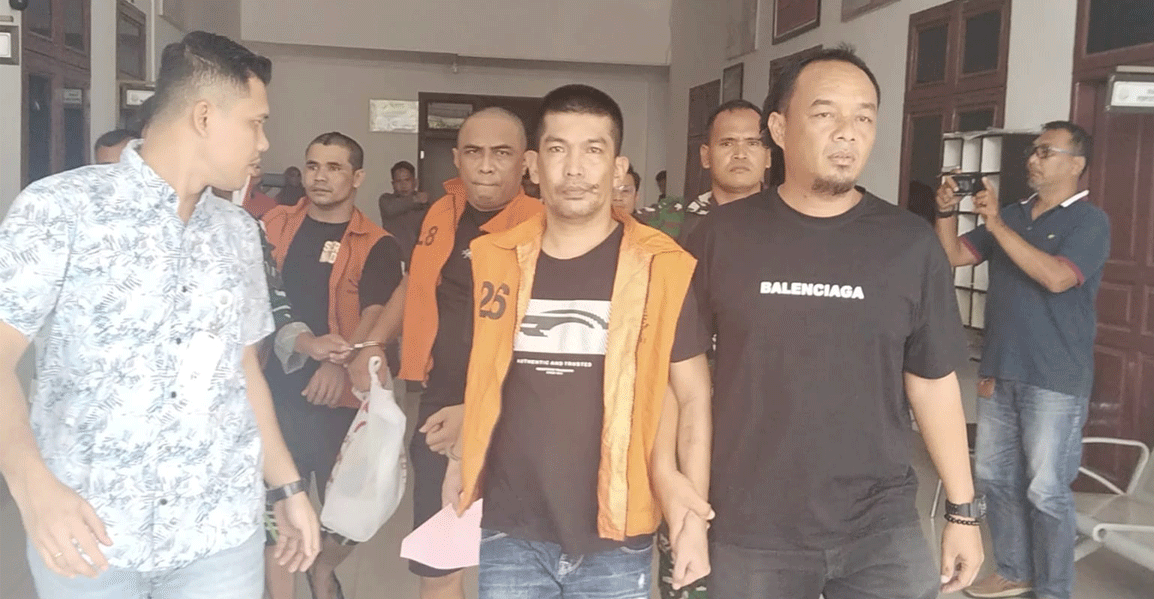 Kejaksaan Negeri (Kejari) Serdang Bedagai resmi menerima penyerahan tiga tersangka dan barang bukti kasus pembacokan terhadap seorang jaksa Kejari Deli Serdang. Penyerahan tahap II ini dilakukan oleh Kepolisian Daerah Sumatera Utara, Kamis (24/7/2025).