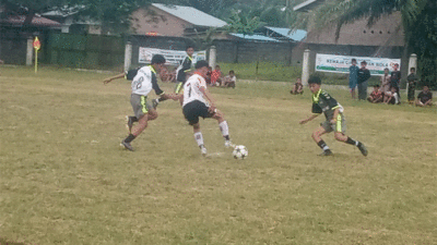 Pertandingan sepak bola.
