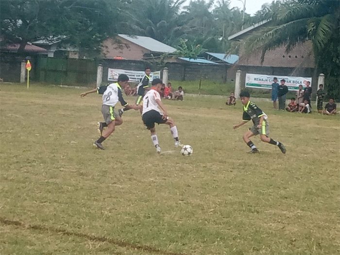 Pertandingan sepak bola.